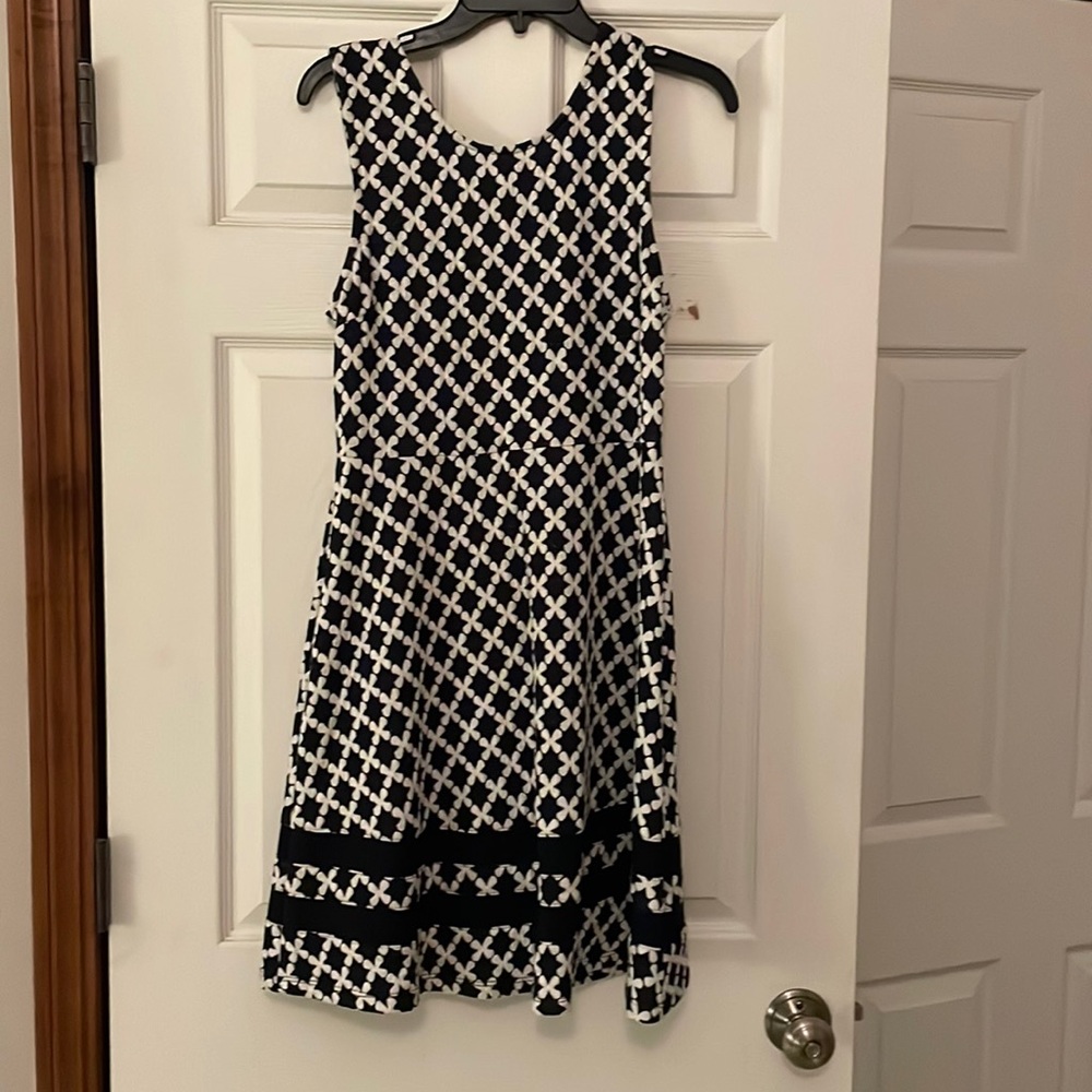 Women’s dress, size Medium. Mix by Hawthorne brand. Great condition